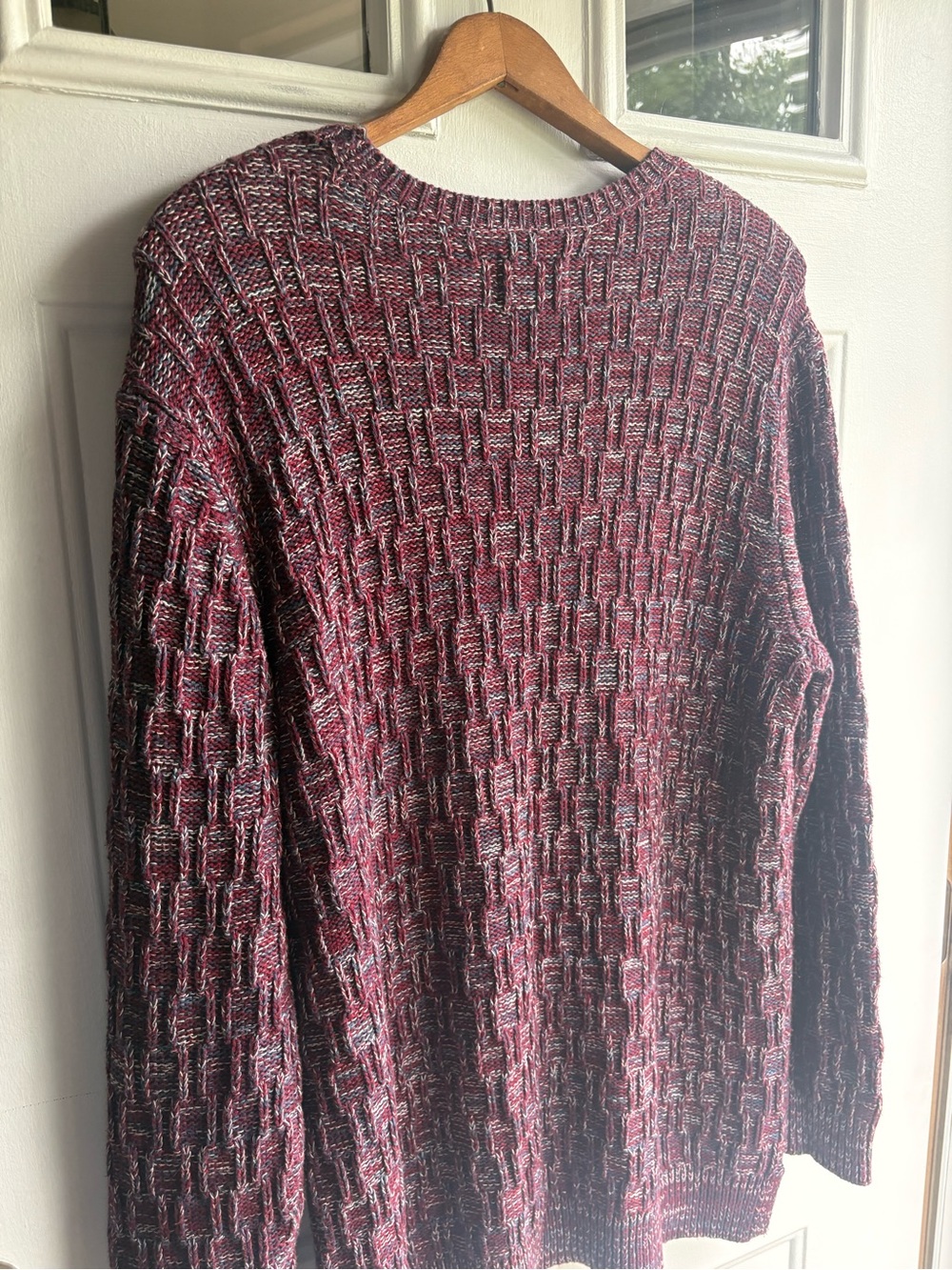 On The Byas L Burgundy Textured Crewneck Sweater 100% Cotton - Picture 4 of 6